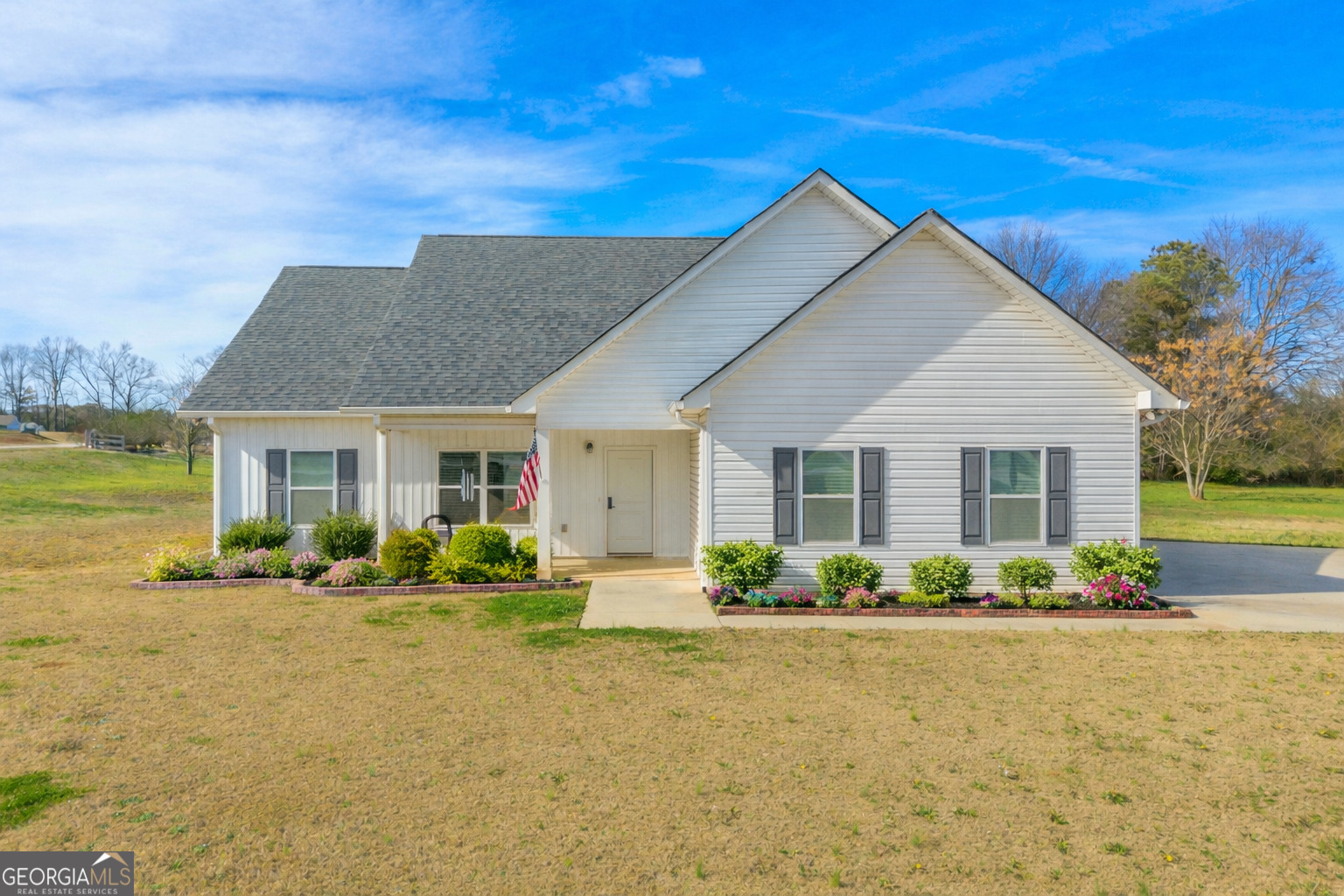 1279 South Fairview Road Lavonia, GA 30553 - Photo 1 of 43 a front view of a house with garden
