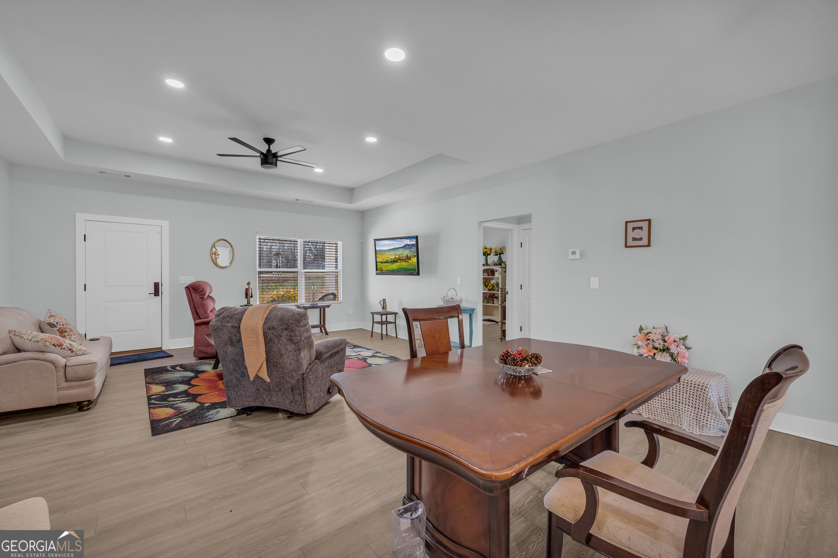 1279 South Fairview Road Lavonia, GA 30553 - Photo 20 of 43 a living room with furniture and a table