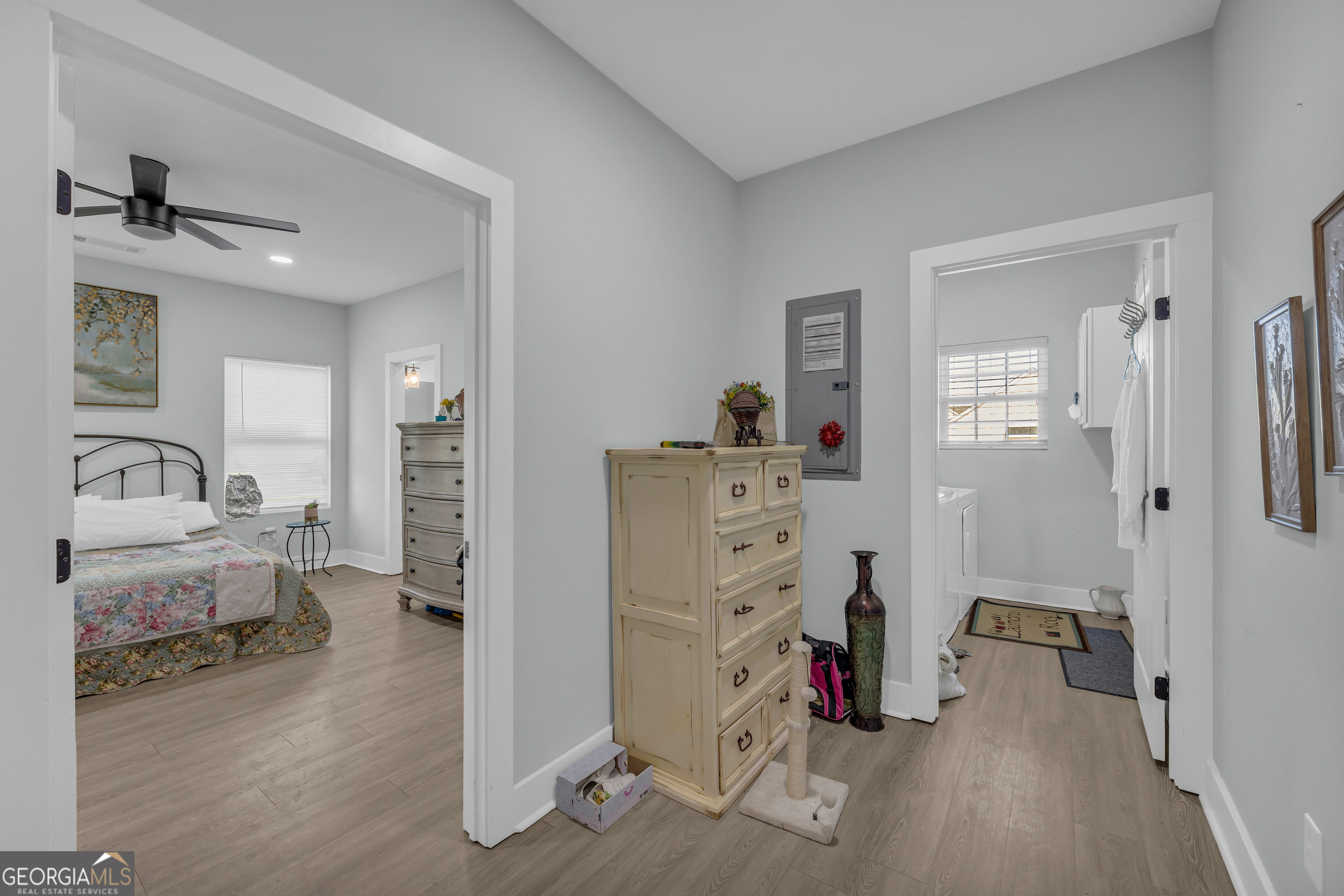 1279 South Fairview Road Lavonia, GA 30553 - Photo 35 of 43 a view of livingroom with furniture and workspace