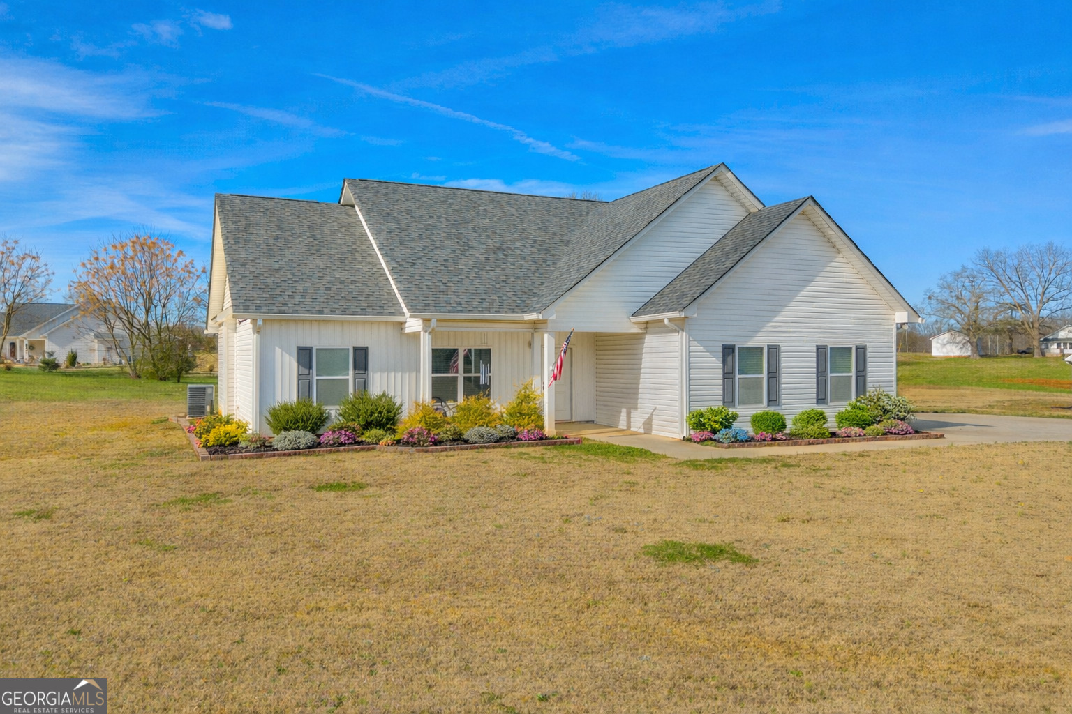 1279 South Fairview Road Lavonia, GA 30553 - Photo 5 of 43 a front view of a house with a yard and garage