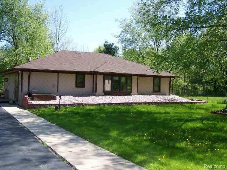 1600 Colwood Road Caro, MI 48723 - Photo 1 of 11 Front House