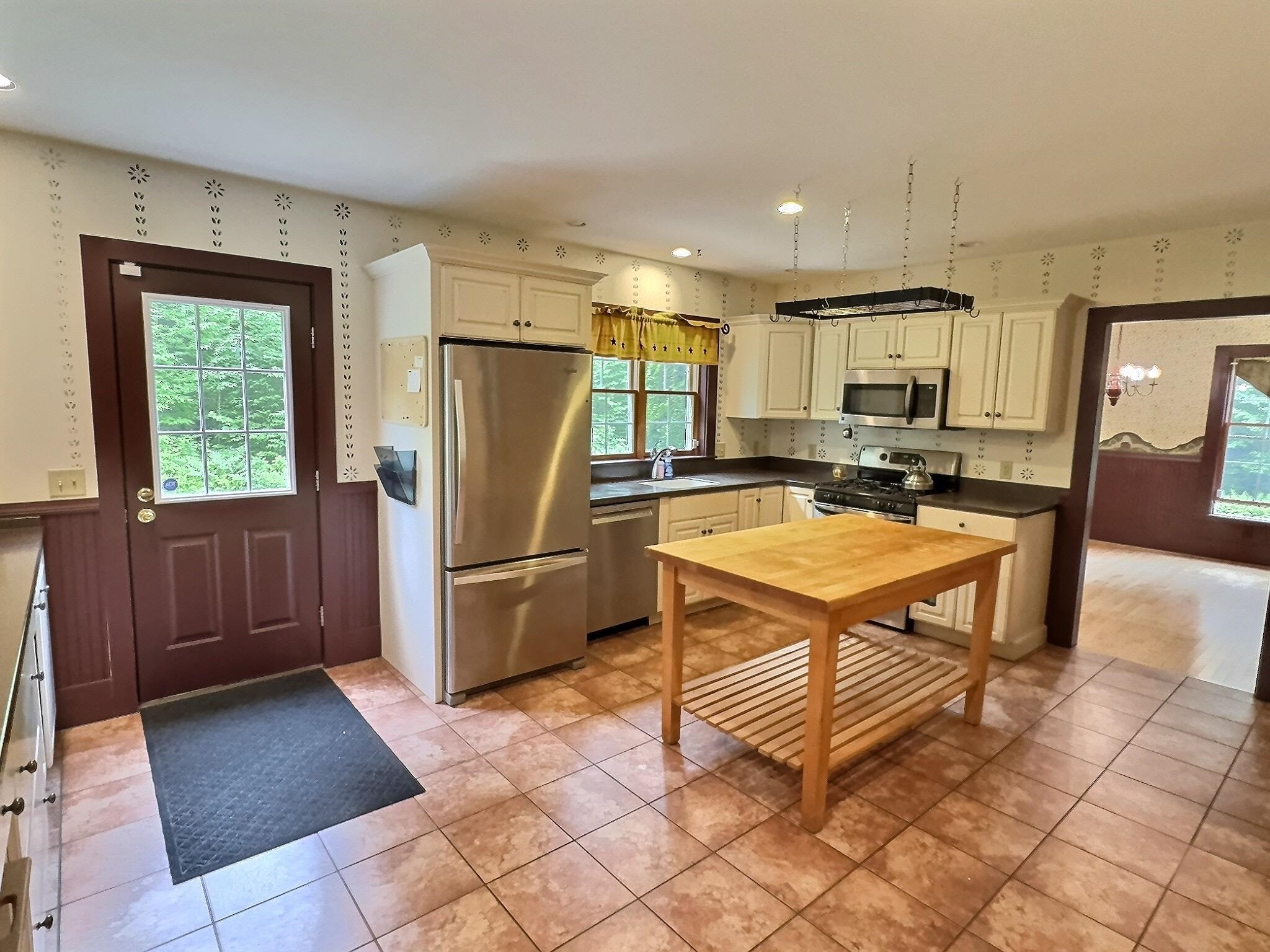 987 Dunbar Hill Road Grantham, NH 03753 - Photo 4 of 40 Gallery Image 4