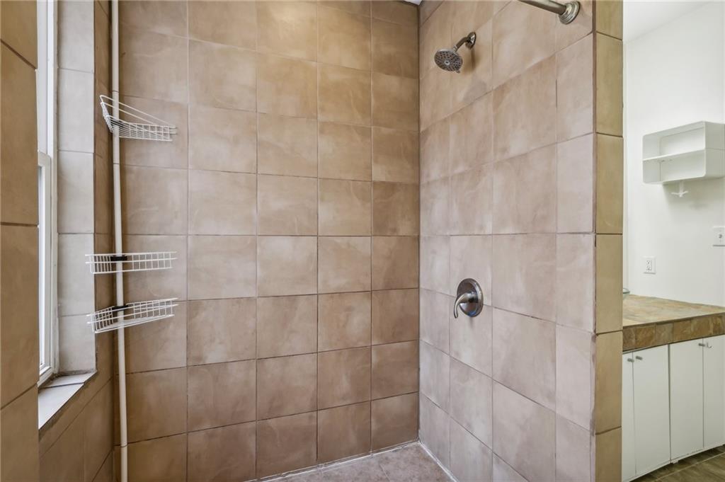 176 Lodi Way Pittsburgh, PA 15201 - Photo 15 of 28 a bathroom with a shower