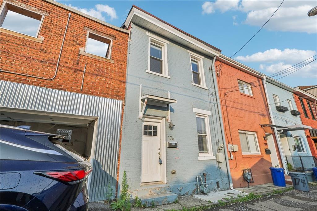 176 Lodi Way Pittsburgh, PA 15201 - Photo 2 of 28 a front view of a building