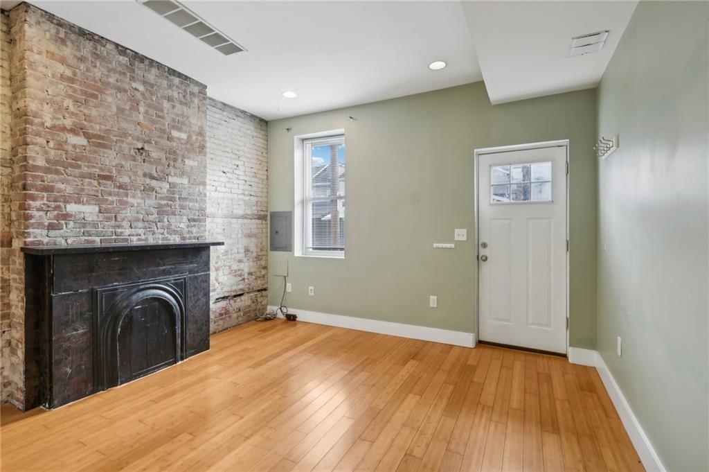 176 Lodi Way Pittsburgh, PA 15201 - Photo 4 of 28 a view of livingroom with washer and dryer