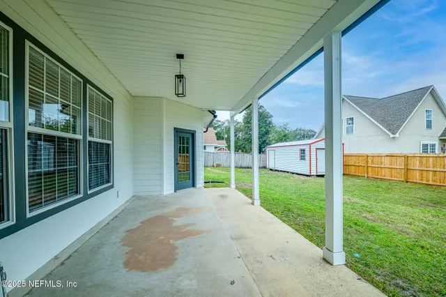 a view of a house with backyard and garden