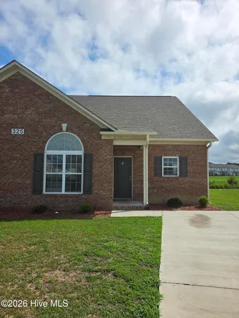 $1,750 | 325 South Pointe Drive, Unit B, Winterville, NC 28590