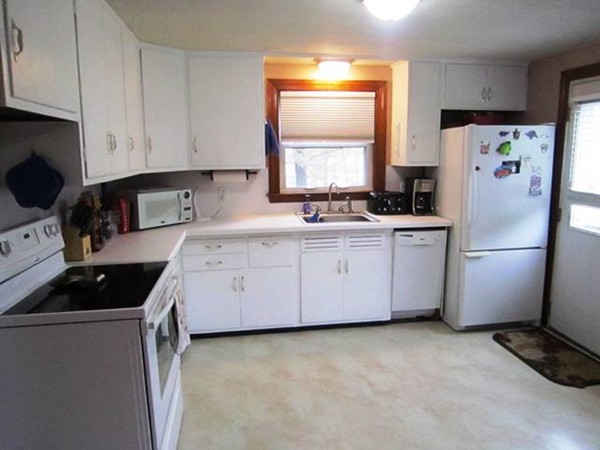 17 Youngs Road Dedham, MA 02026 - Photo 3 of 24 Gallery Image 3