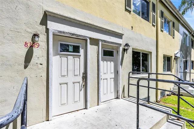 a view of a house with entryway