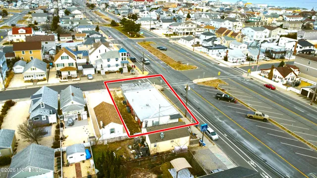 a sign that is on the side of the road