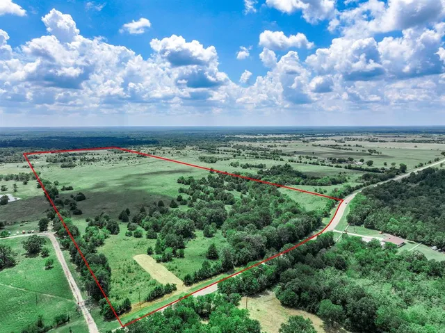 a view of a green field with lots of green space