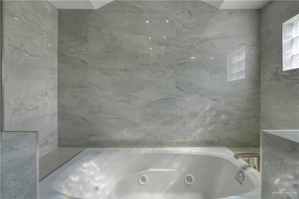 2916 Fletcher Street Weslaco, TX 78599 - Photo 26 of 45 a bathroom with a bathtub
