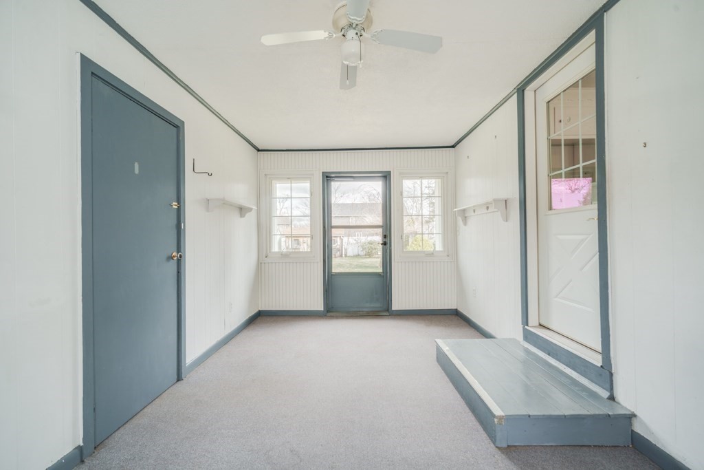 48 Fair Oak Road Springfield, MA 01128 - Photo 5 of 42 an empty room with windows and closet