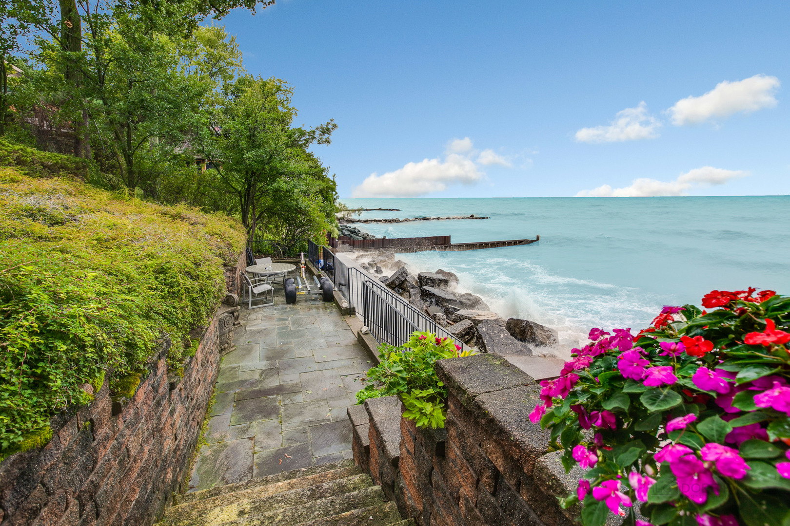 473 Sheridan Road Winnetka, IL 60093 - Photo 31 of 32 a view of a flower arrangement in backyard