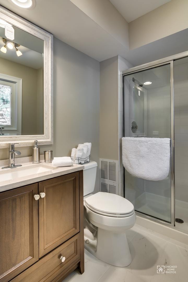 131 Chestnut Road Northbrook, IL 60062 - Photo 15 of 26 a bathroom with a toilet sink and mirror