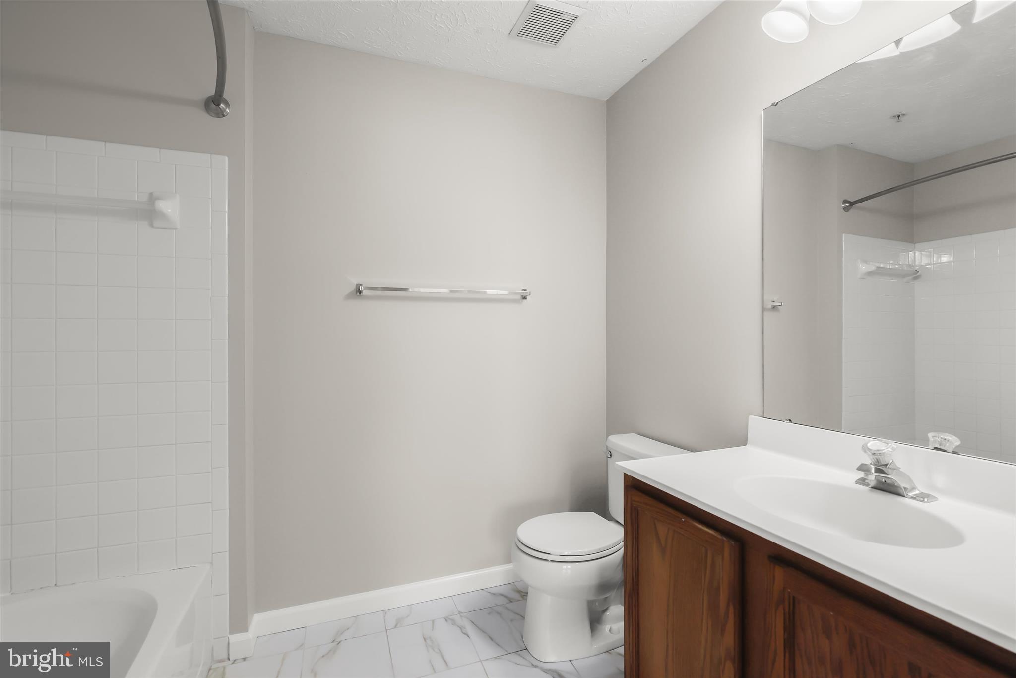 687 Winding Stream Way, Unit 204 Odenton, MD 21113 - Photo 21 of 36 Primary en suite bathroom