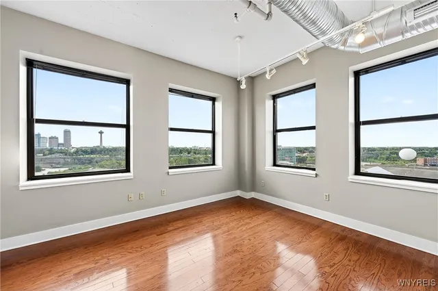 $290,000 | Undisclosed Address, Niagara Falls, NY 14303