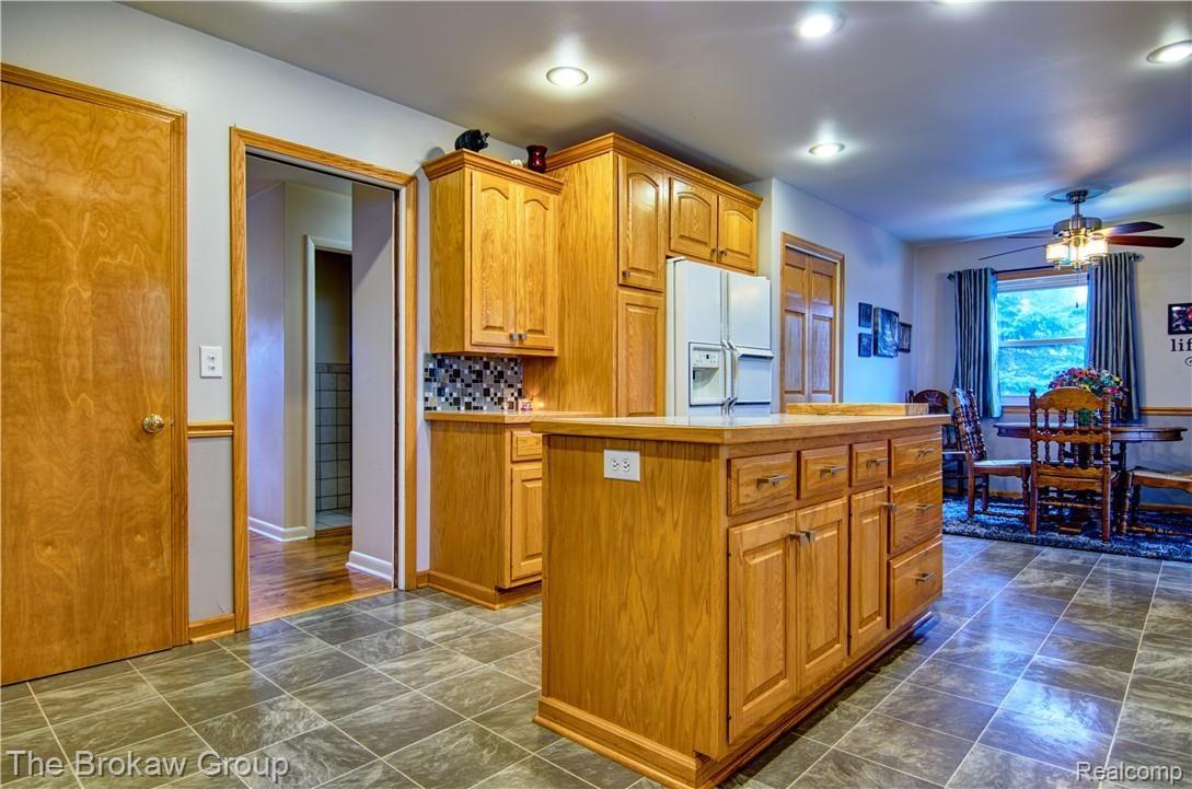 2338 Howe Road Burton, MI 48519 - Photo 10 of 67 _DSC0391_2_3.jpg