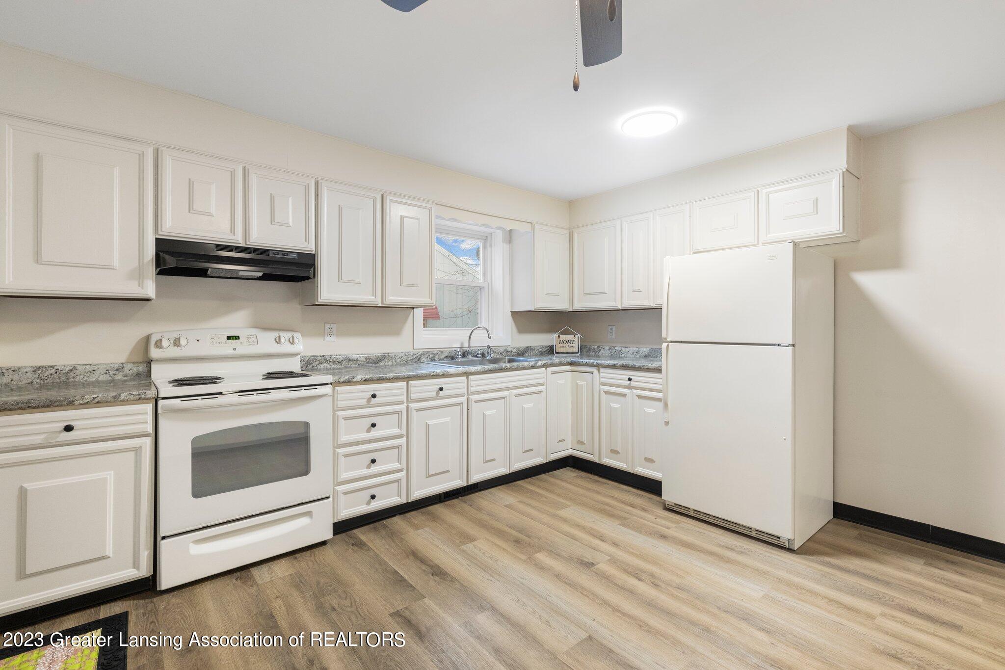 553 East Cavanaugh Road Lansing, MI 48910 - Photo 13 of 30 New Flooring and Paint