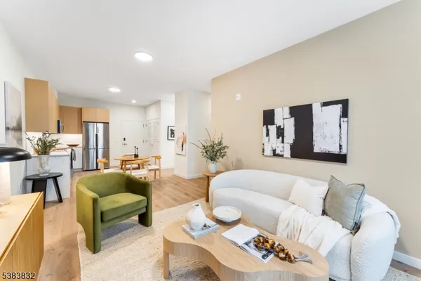 $2,925 | 431 Dr Martin Luther King Jr Boulevard, Unit 514, East Orange, NJ 07018
