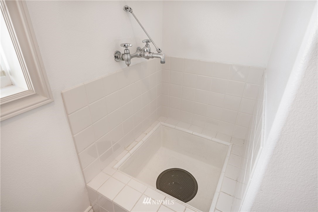 5332 Canvasback Loop Blaine, WA 98230 - Photo 21 of 40 a bathroom with a toilet