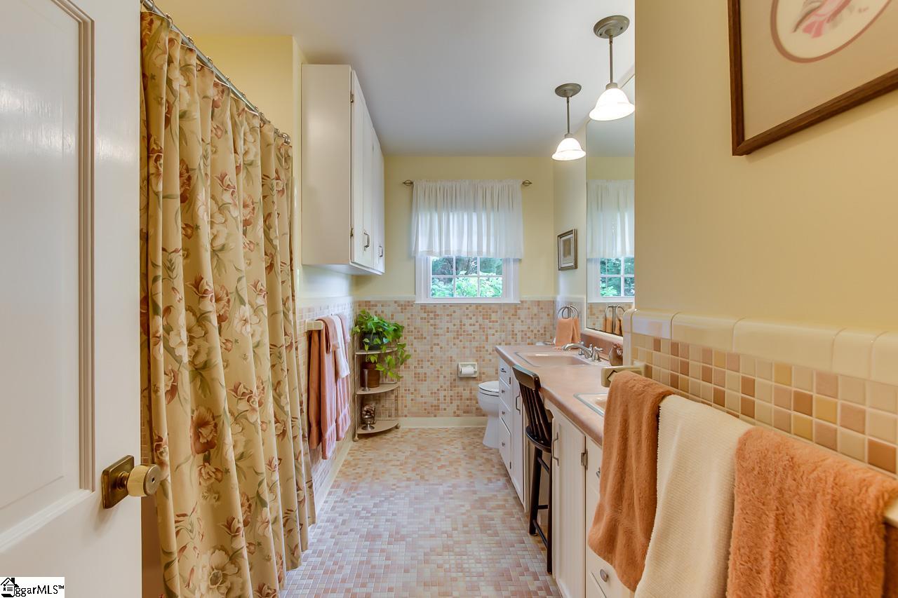 16 Rollingreen Road Greenville, SC 29615 - Photo 24 of 36 Gallery Image 24