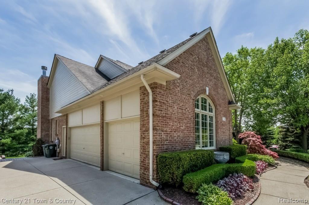 320 Wyngate Drive Rochester, MI 48307 - Photo 39 of 47 042-Side_View-1722803-large.jpg
