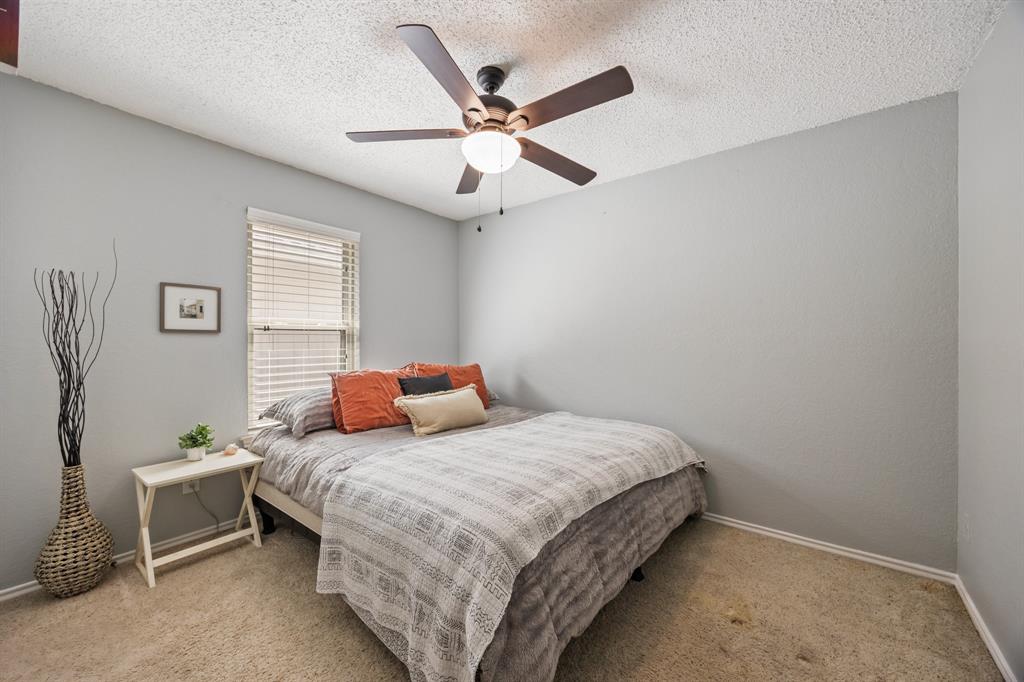 2807 Silverspring Road Carrollton, TX 75006 - Photo 28 of 37 Secondary bedroom.