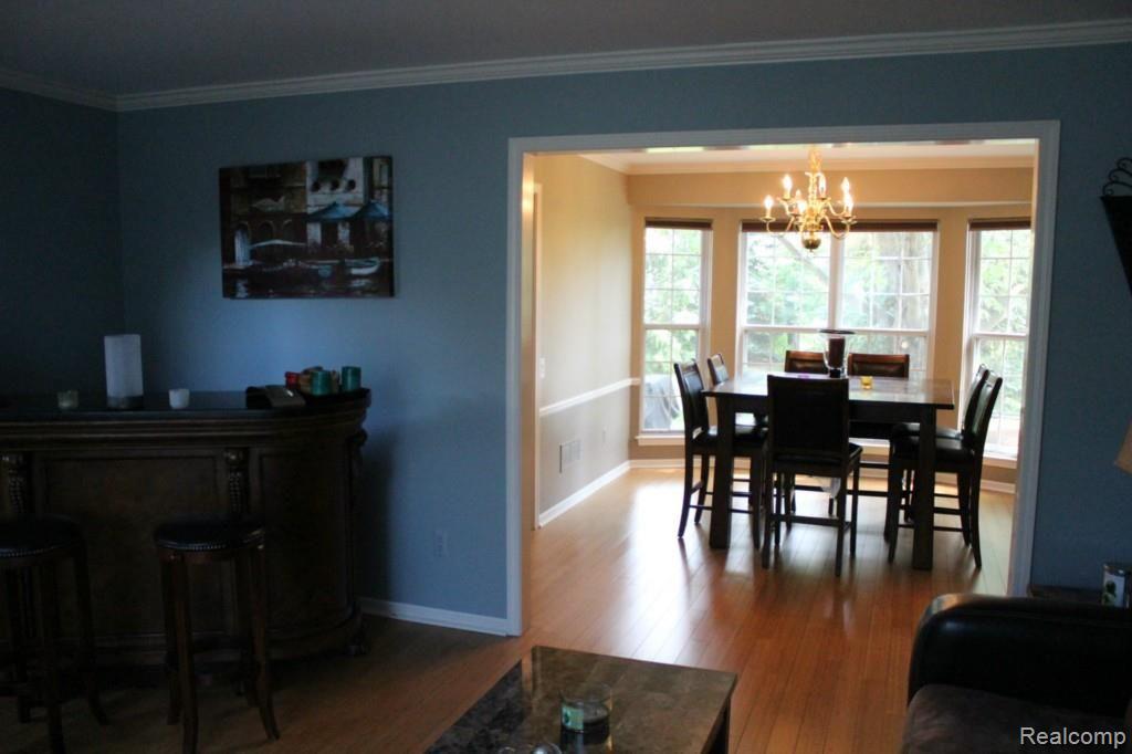 156 Saxon Court Rochester, MI 48307 - Photo 5 of 20 IMG_4874.jpg