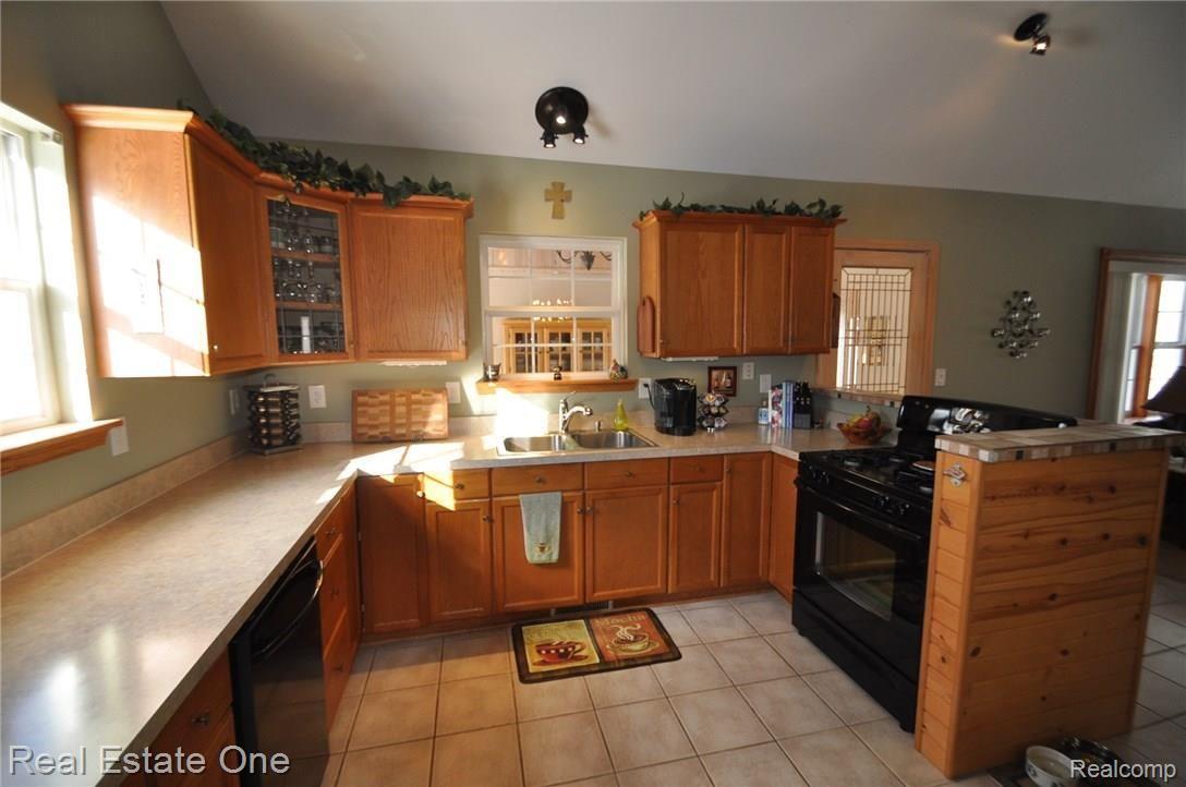 3833 Rochester Road Leonard, MI 48367 - Photo 10 of 30 10.JPG