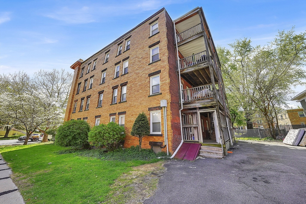 242 Fort Pleasant Avenue Springfield, MA 01108 - Photo 4 of 42