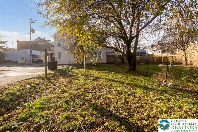 a view of a yard with a tree