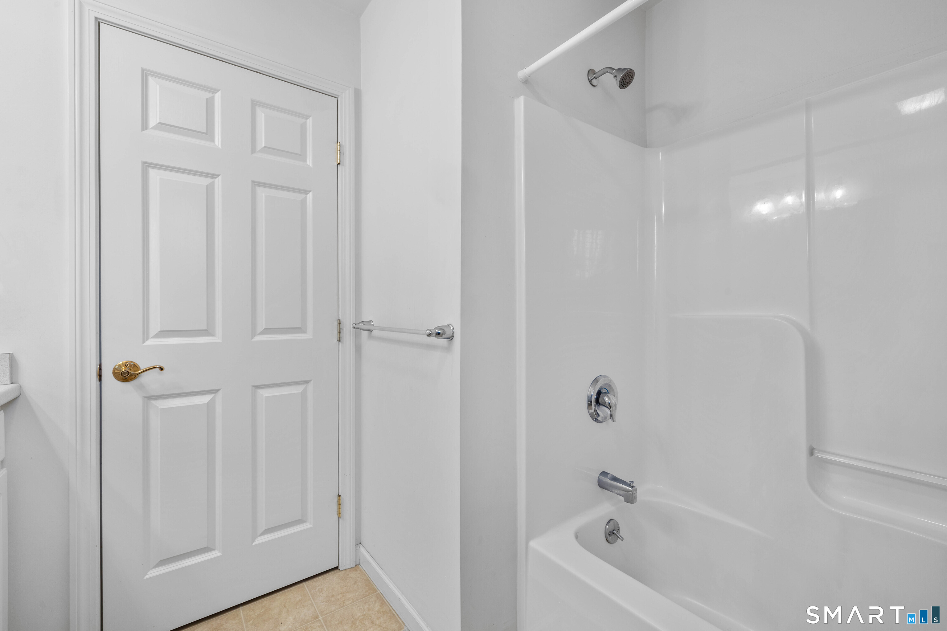 24 Phillips Farm Road, Unit 24 East Hartford, CT 06118 - Photo 31 of 34 a bathroom with a bathtub