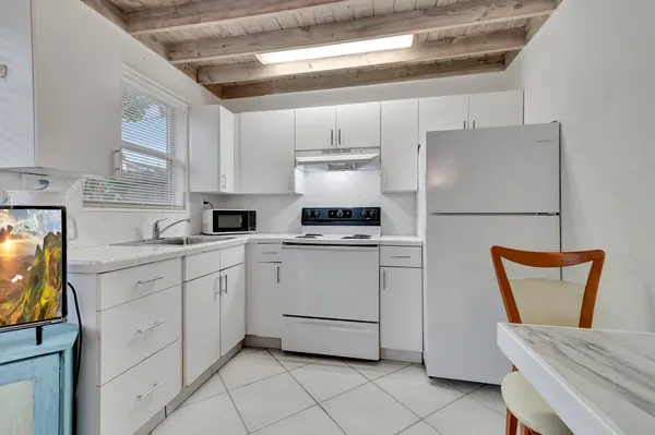 $2,250,000 | 320 Southeast 4th Avenue, Delray Beach, FL 33483