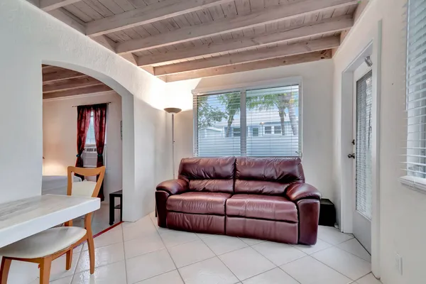 $2,250,000 | 320 Southeast 4th Avenue, Delray Beach, FL 33483