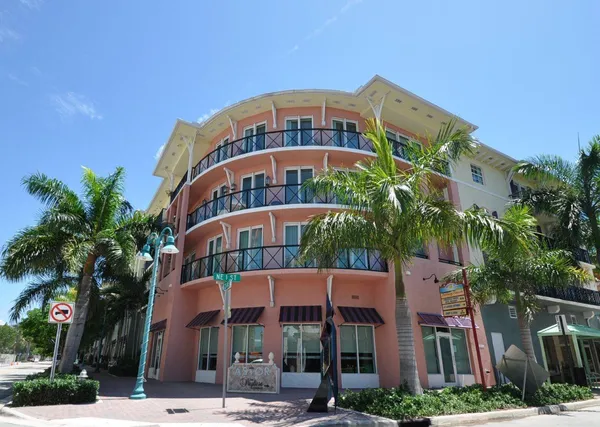 $2,250,000 | 320 Southeast 4th Avenue, Delray Beach, FL 33483