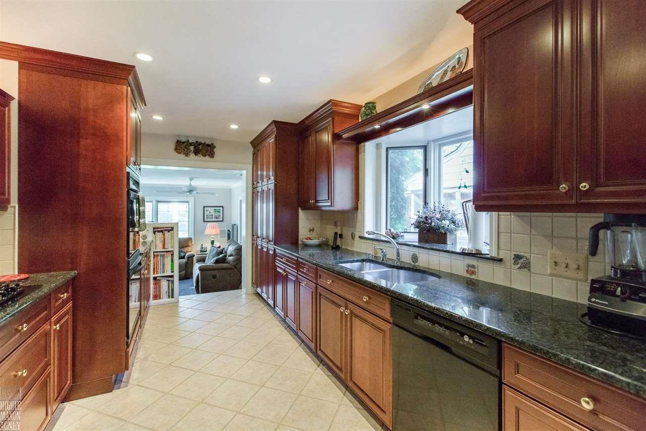 329 Ridgemont Road Grosse Pointe Farms, MI 48236 - Photo 8 of 26