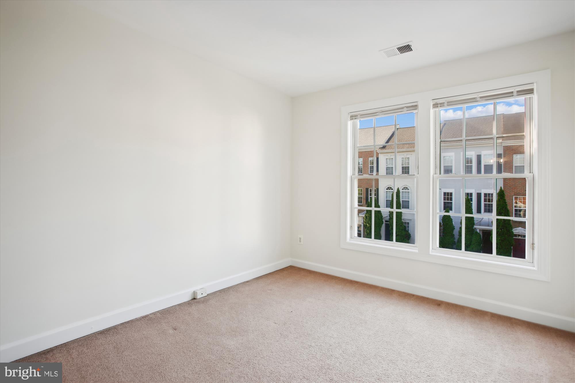 5803 Summers Grove Road Alexandria, VA 22304 - Photo 14 of 43 an empty room with a window