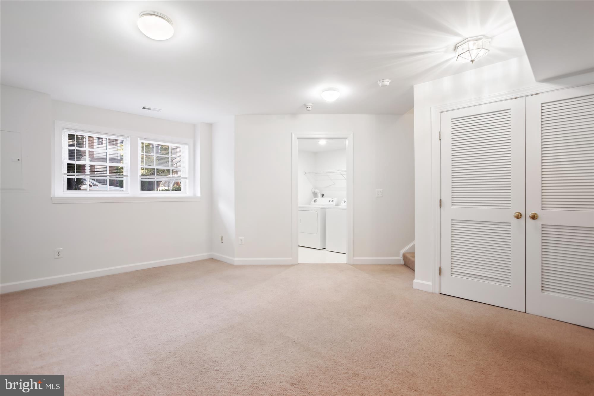 5803 Summers Grove Road Alexandria, VA 22304 - Photo 28 of 43 an empty room with windows and closet