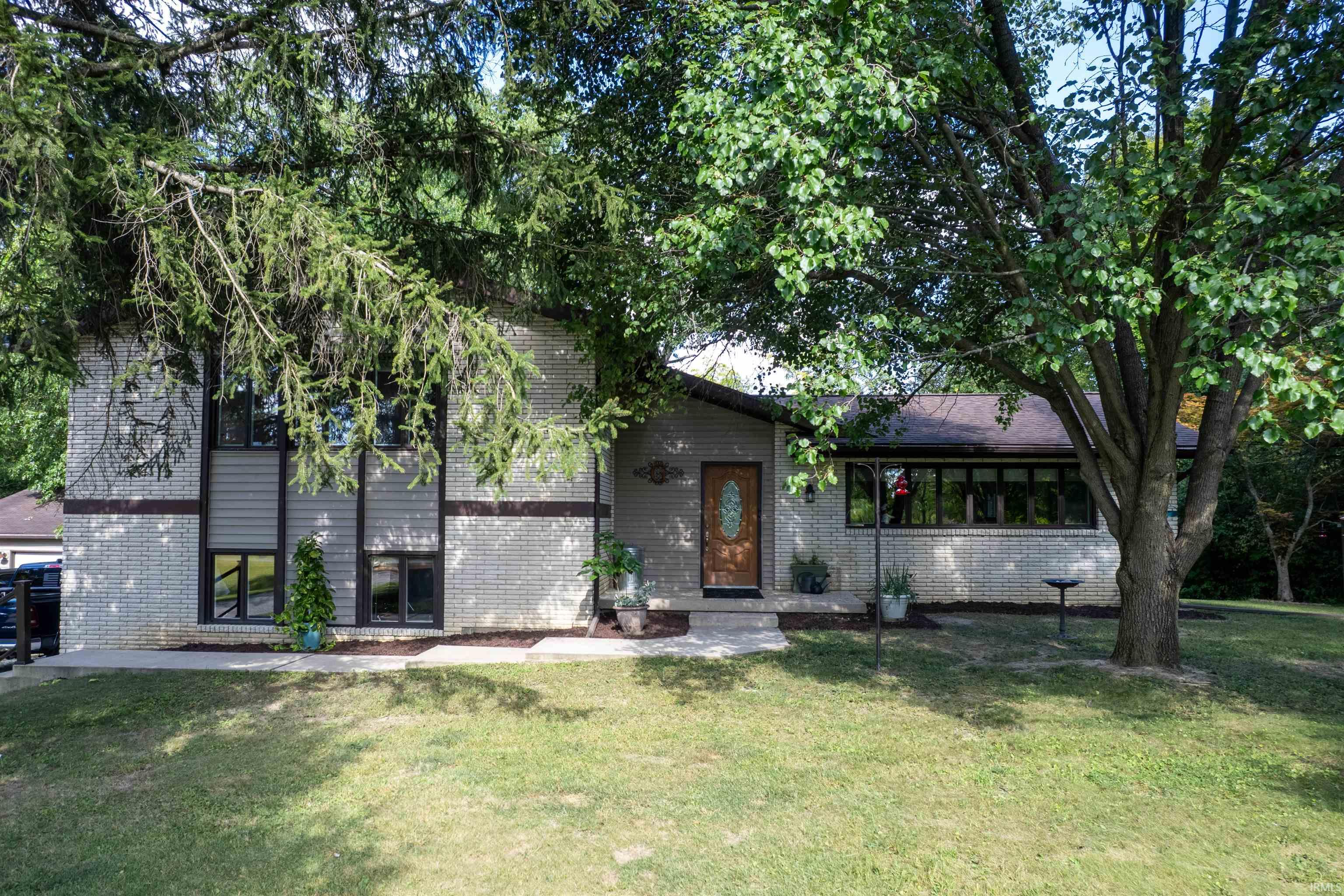 3320 North Lagro Road Marion, IN 46952 - Photo 1 of 36