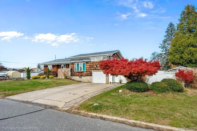 $799,000 | 185 Throop Street, West Babylon, NY 11704