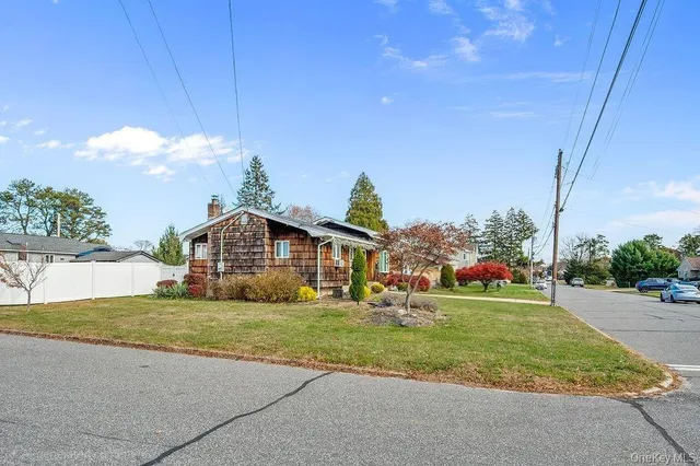 $799,000 | 185 Throop Street, West Babylon, NY 11704