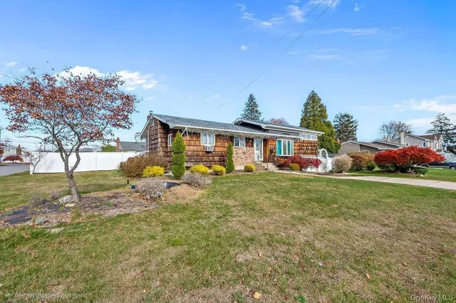 $799,000 | 185 Throop Street, West Babylon, NY 11704