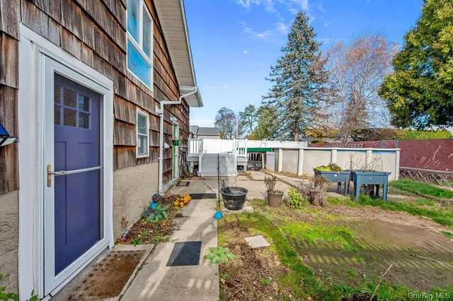 $799,000 | 185 Throop Street, West Babylon, NY 11704