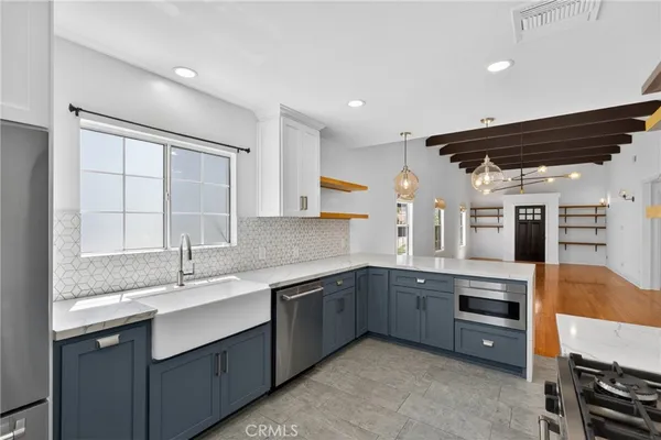 $7,500 | 520 North Citrus Avenue, Los Angeles, CA 90036