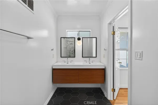$7,500 | 520 North Citrus Avenue, Los Angeles, CA 90036