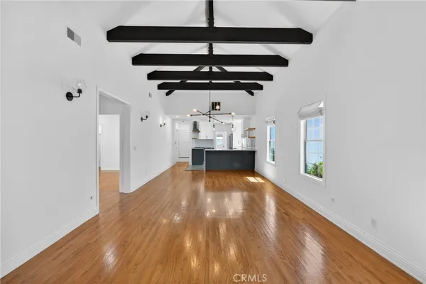 $7,500 | 520 North Citrus Avenue, Los Angeles, CA 90036