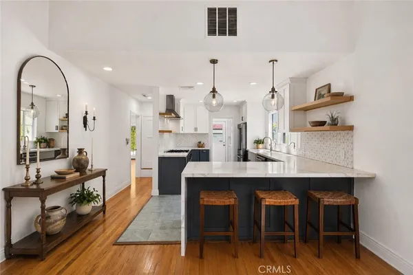 $7,500 | 520 North Citrus Avenue, Los Angeles, CA 90036