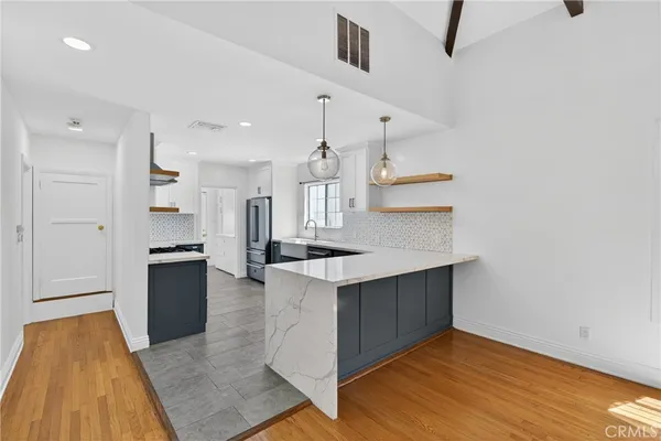 $7,500 | 520 North Citrus Avenue, Los Angeles, CA 90036
