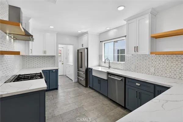 $7,500 | 520 North Citrus Avenue, Los Angeles, CA 90036